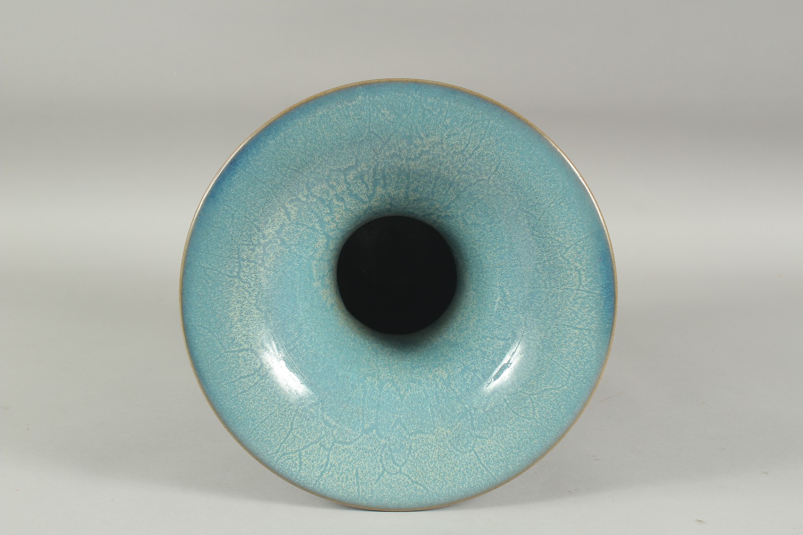 A LARGE CHINESE JUN WARE PORCELAIN VASE, 27cm high. - Image 5 of 7