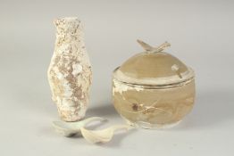 A CHINESE TEK SING CARGO LIDDED POT WITH FISH SHAPE FINIAL, 14.5cm diameter, together with a Tek