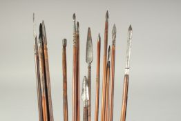 A COLLECTION OF FORTEEN 18TH-19TH CENTURY MUGHAL INDIAN ARROWS, (14).