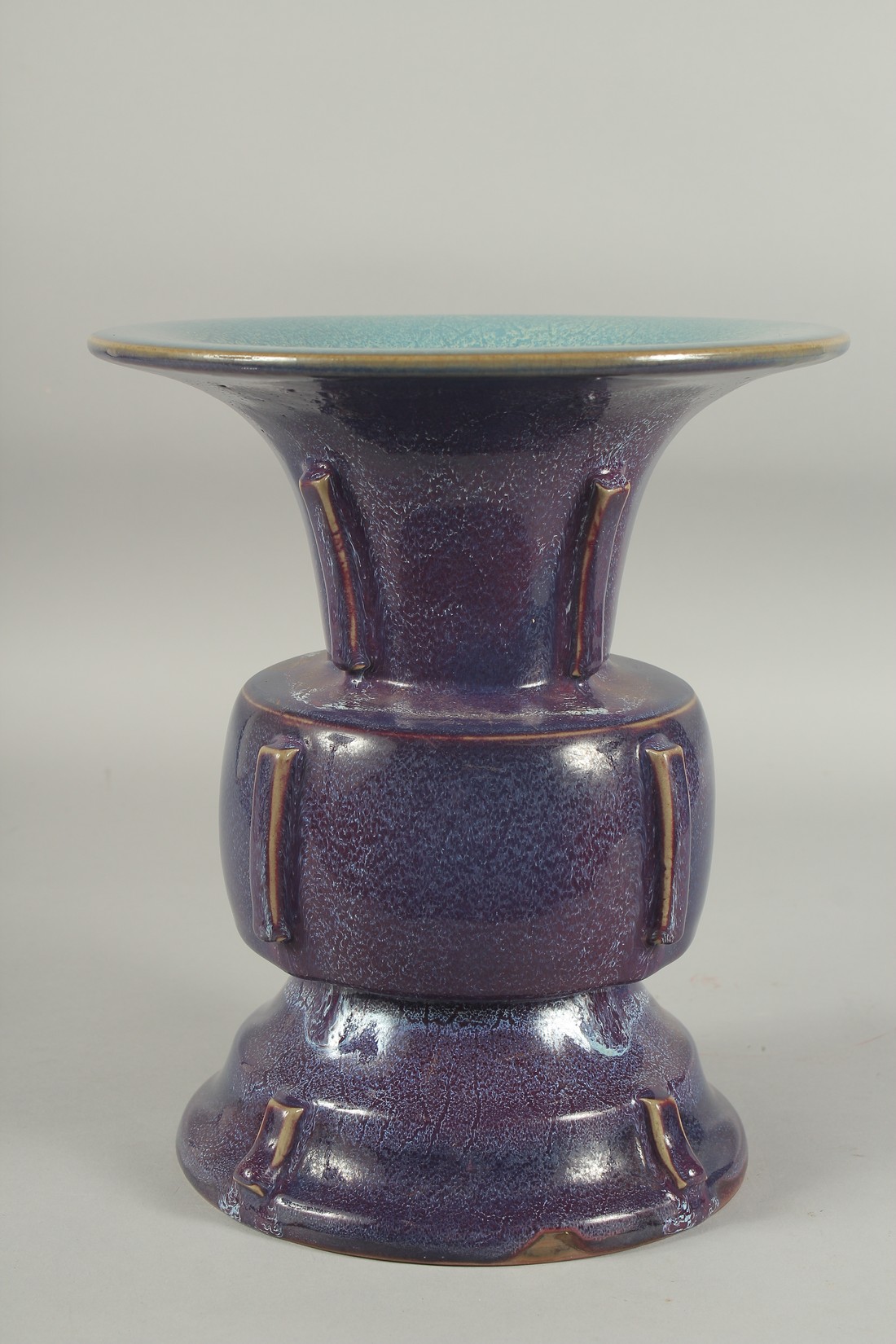 A LARGE CHINESE JUN WARE PORCELAIN VASE, 27cm high. - Image 4 of 7