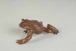 A JAPANESE BRONZE OKIMONO OF A FROG, 7cm long.