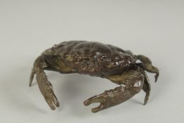 A JAPANESE BRONZE OKIMONO OF A CRAB, 7.5cm wide.