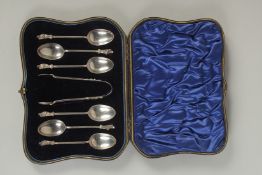 A SET OF SIX SILVER APOSTLE TEA SPOONS AND SILVER TONGS, cased.