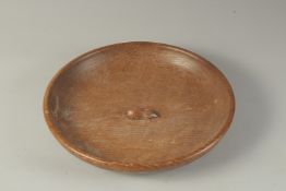 A GOOD MOUSEMAN OAK CIRCULAR DISH 11.5ins diameter.