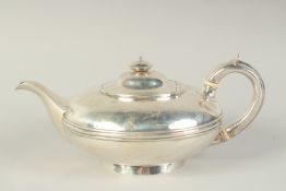 A GOOD VICTORIAN SILVER CIRCULAR TEA POT by BENJAMIN SMITH. London 1840, Weight: 28ozs.