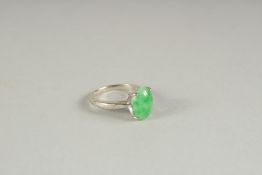 A WHITE GOLD JADE RING.