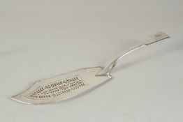 A GOERGE IV SILVER FIDDLE PATTERN FISH SLICE. London 1824, Maker: T. D.