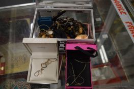 A jewellery box and contents.