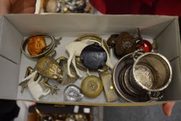 Miscellaneous collectables.