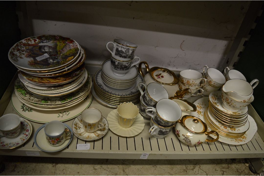 Tea service and other decorative items.