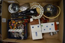 A small engraved silver purse, bijouterie and other collectables.