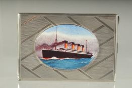 AN .800 ENGINE TURNED SILVER CIGARETTE CASE. 7cms x 11cms. Weight 132 grams. The lid with an oval