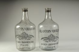 A PAIR OF SPECKLED GLASS BOTTLES 
