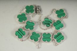 A SILVER MALACHITE NECKLACE.