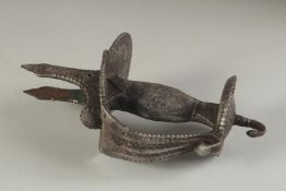 AN INDIAN MUGHAL SWORD HANDLE, 20cm long.