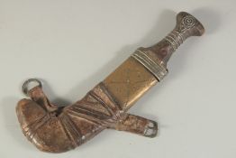 A 19TH CENTURY ARAB OMANI OR EMIRITES RHINO HORN HILTED JAMBIYA DAGGER, together with scabbard, 28cm