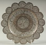 A RARE CIRCA 1700 DUTCH COLONIAL BATAVIAN FILIGREE SILVER TAZZA, 20cm diameter, 4.5cm high.