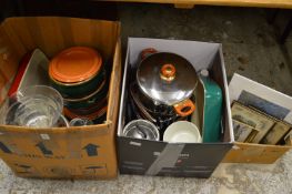 A quantity of kitchenalia.