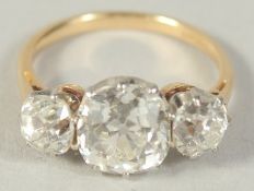 A VERY GOOD 18CT YELLOW GOLD AND PLATINUM THREE STONE, OLD CUT DIAMOND, RING. The centre stone 2