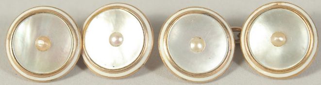 A PAIR OF 9CT GOLD EDWARDIAN MOTHER OF PEARL CUFF LINKS