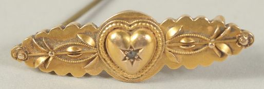 A 15CT GOLD VICTORIAN DIAMOND HEART BAR BROOCH
