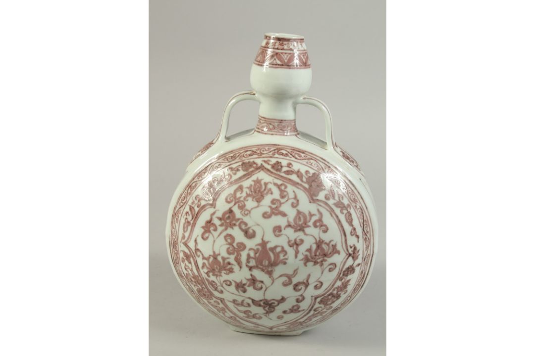 A CHINESE UNDERGLAZE RED PORCELAIN MOONFLASK. 31cms high. - Image 3 of 7