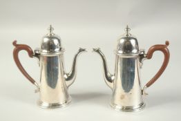 A GOOD PAIR OF GEORGIAN DESIGN TAPERING COFFEE POTS with wooden handles. Birmingham, 1928. Weight: