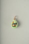 A RUSSIAN SILVER AND ENAMEL CHICKEN PENDANT.