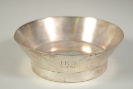 A CIRCULAR SILVER BOWL, 5.24ins diameter. London 1963. Weight: 6ozs.