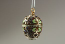 A LARGE RUSSIAN SILVER AND ENAMEL EGG PENDANT. 3.5cms. Weight: 15gms.