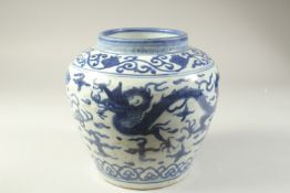 A CHINESE BLUE AND WHITE PORCELAIN DRAGON JAR, 21.5cm high.