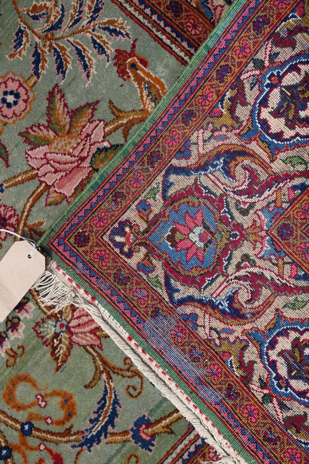 A FINE EARLY 20TH CENTURY PERSIAN KASHAN SIGNED RUG, with foliate decoration on green ground, the - Image 4 of 4