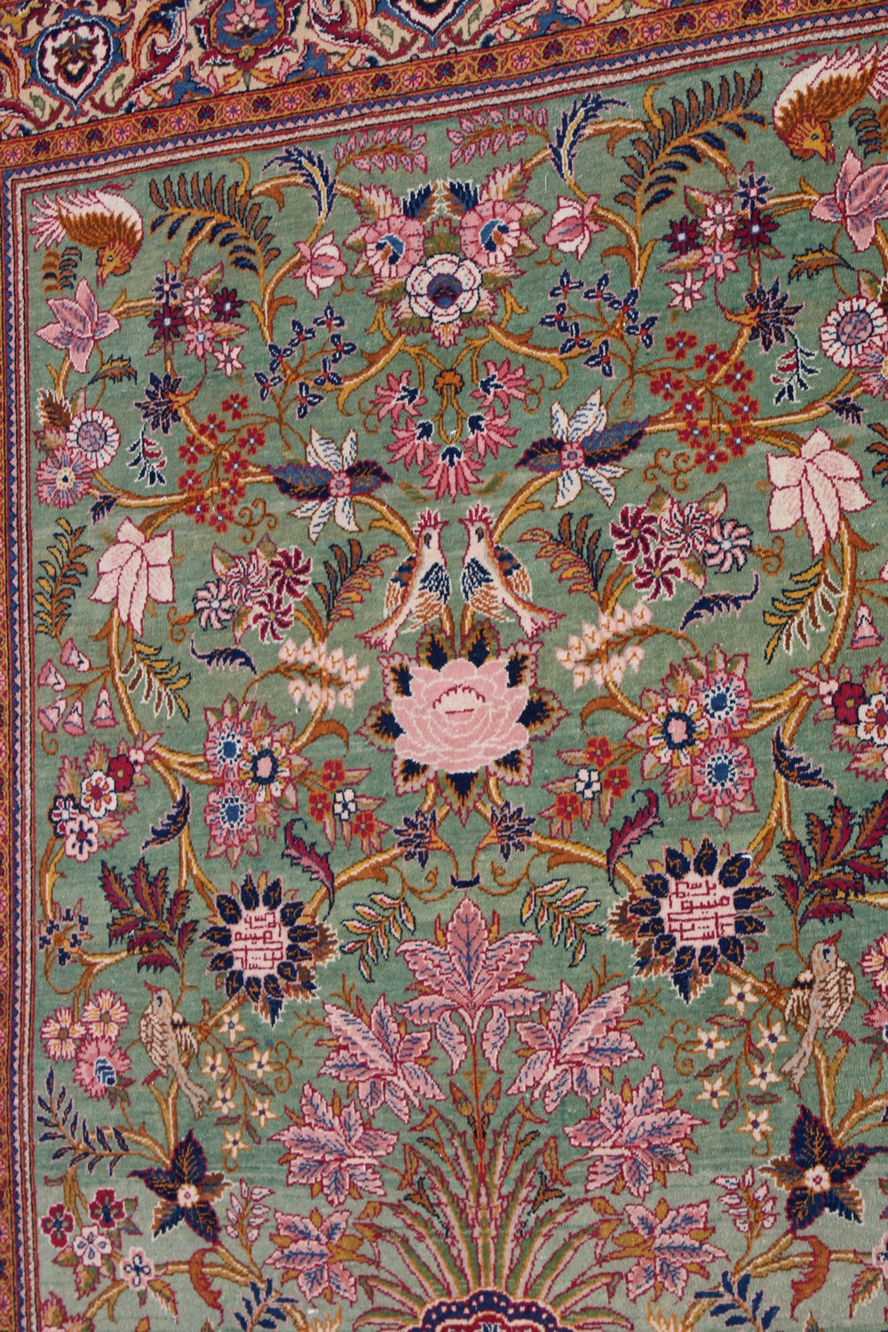 A FINE EARLY 20TH CENTURY PERSIAN KASHAN SIGNED RUG, with foliate decoration on green ground, the - Image 3 of 4