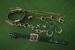 A box of bijouterie.