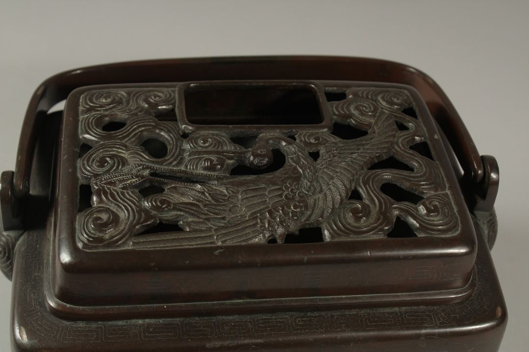 A GOOD CHINESE BRONZE SILVER INLAID CENSER with carrying handle and birds in relief. 18cms long. - Image 3 of 3