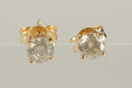 A PAIR OF 18CT YELLOW GOLD FOUR CLAW RBC DIAMOND SOLITAIRE STUDS. Diamonds 0.96ct.