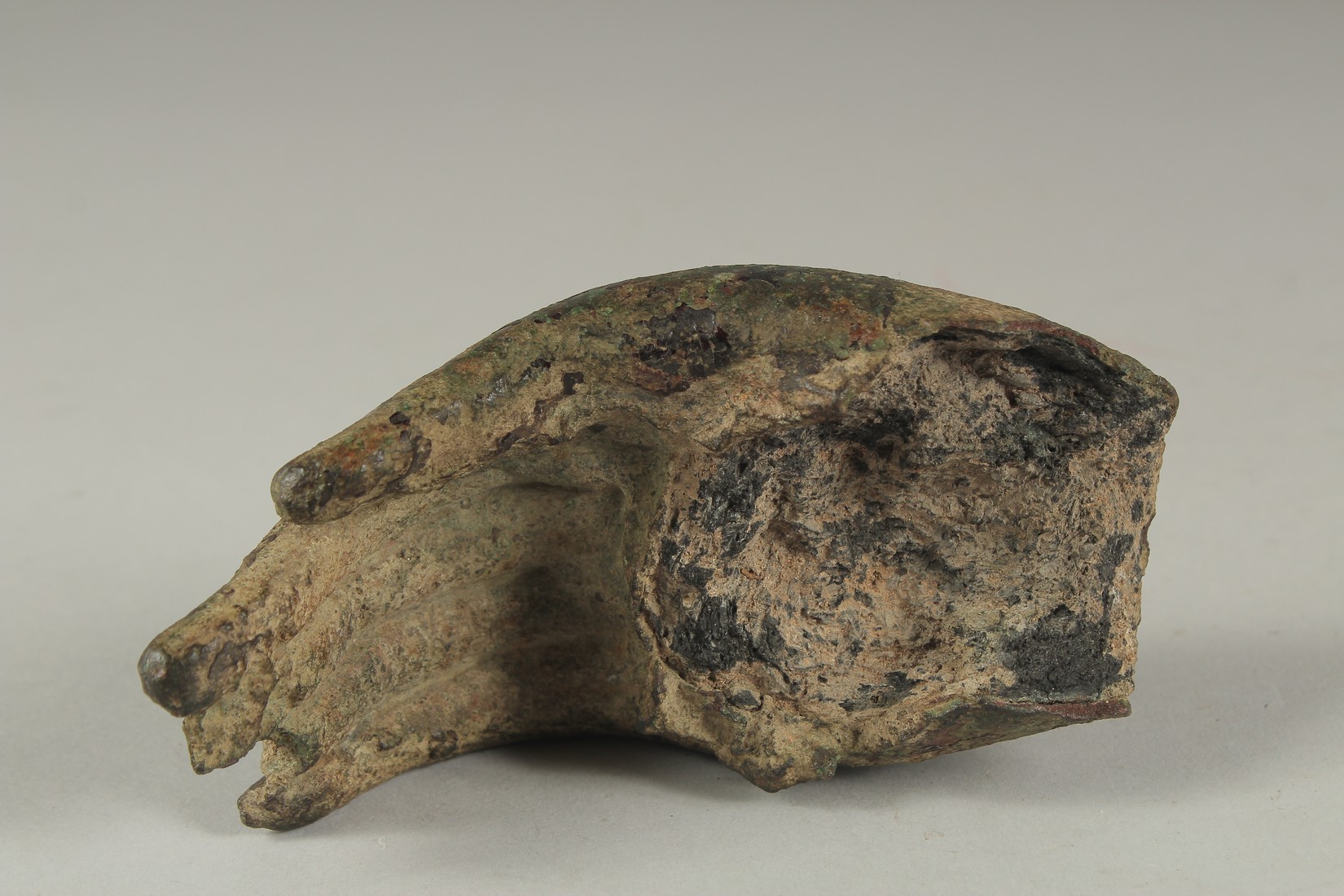 AN EARLY BRONZE HAND FRAGMENT, possibly Thai. 13.5cms long. - Image 2 of 3