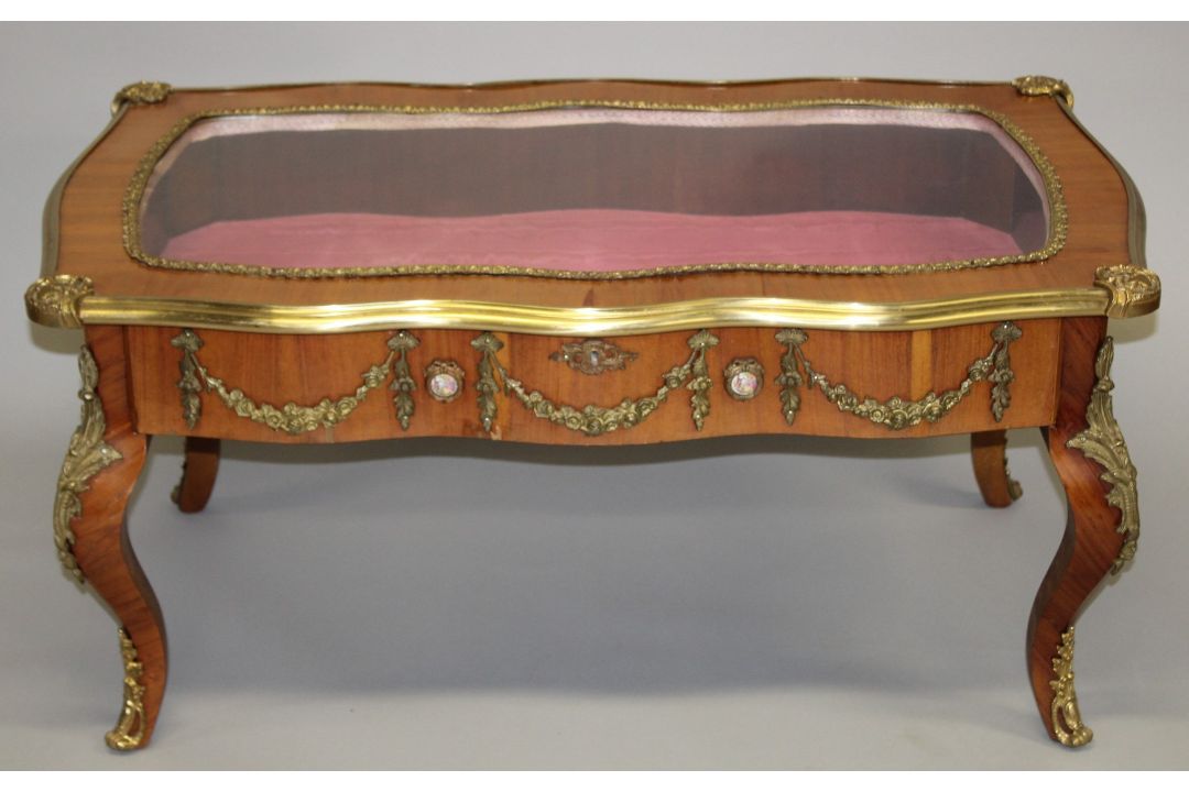 A LOUIS XVITH STYLE KINGWOOD AND ORMOLU TABLE VITRINE with glass top. 3ft 7ins long x 2ft 1ins - Image 1 of 8