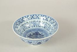 A CHINESE BLUE AND WHITE PORCELAIN BOWL. 15.5cms diameter.