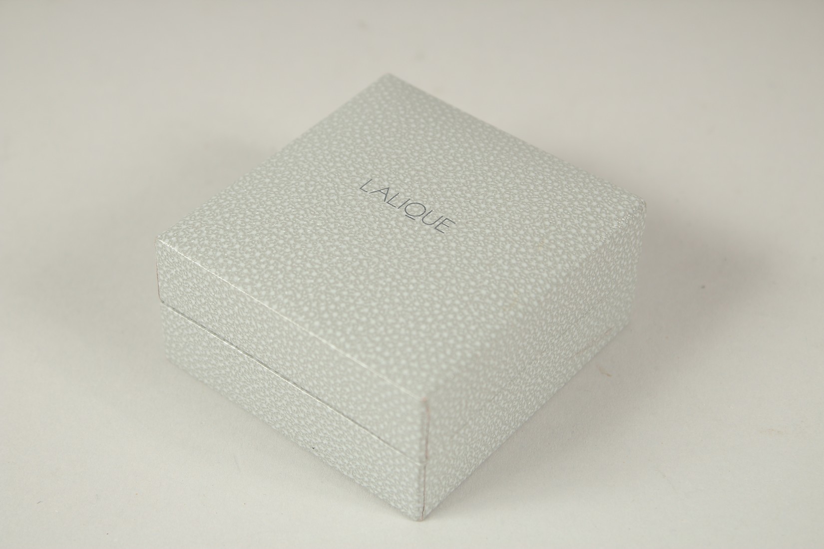 A LALIQUE PINK HEART PENDANT in a Lalique box. - Image 4 of 4