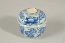 A SMALL 19TH CENTURY CHINESE BLUE AND WHITE PORCELAIN LIDDED POT, with floral decoration, 7cm high.