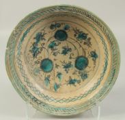 A LARGE 14TH-15TH CENTURY PERSIAN TIMURID GLAZED POTTERY CHARGER, 35cm diameter.