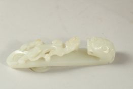 A FINE CHINESE CARVED JADE DRAGON / CHILONG BELT HOOK, 12cm long.