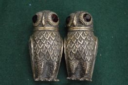Novelty owl salt and pepper.