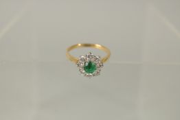 AN 18ct YELLOW GOLD, EMERALD AND DIAMOND CLUSTER RING.