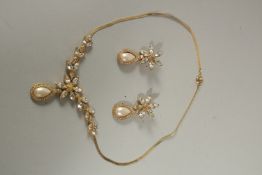 A DIAMANTE PENDANT AND EARRINGS.