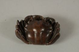 A JAPANESE BRONZE CRAB. 6cms.