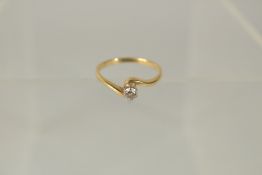 AN 18ctYELLOW GOLD SINGLE STONE RING.