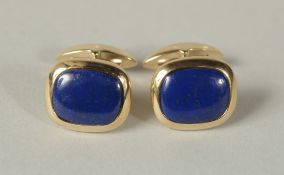 A PAIR OF LAPIS LAZULI AND 9ct HALLMARKED CUFFLINKS.