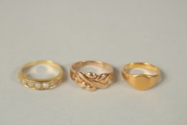 THREE 18ct GOLD RINGS. 10.7grms.